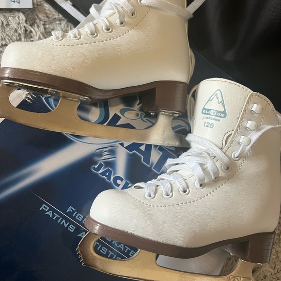Jackson Girls' Figure
Skates Size 12 - Picture 5 of 5